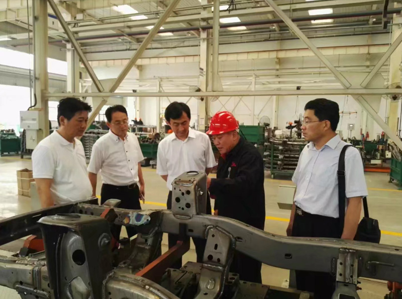 Leaders come to visit the factory