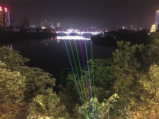 湖南省邵阳市双清公园的一套THD-05-30W型彩色激光地标灯