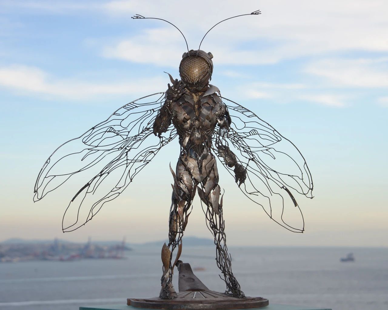 城市雕塑--蜜蜂俠